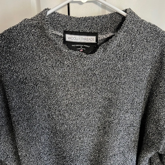 Wolly Threads Sweatshirt- Like New - Picture 1 of 5